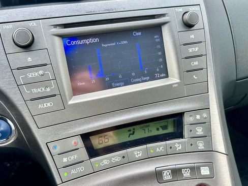 Used 2015 Toyota Prius Two image 24