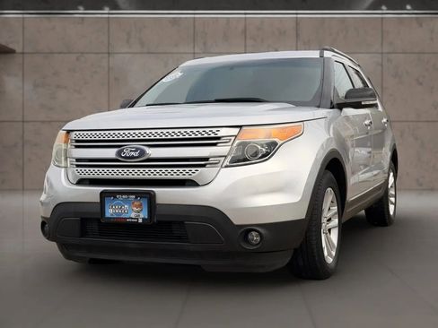 Used 2015 Ford Explorer XLT image 5