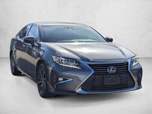 Used 2017 Lexus ES 350 w/ Luxury Package FWD image 3