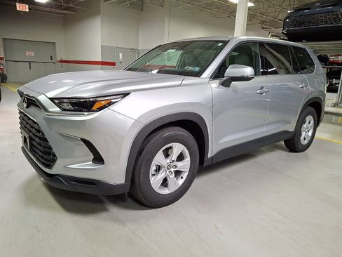 New 2026 Toyota Grand Highlander AWD image 2