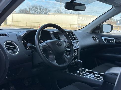 Used 2020 Nissan Pathfinder SV image 10