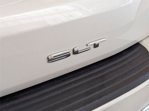 Used 2021 GMC Yukon SLT w/ SLT Premium Package image 14