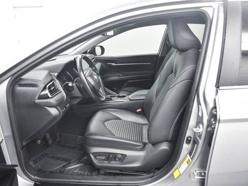 Used 2023 Toyota Camry SE image 11