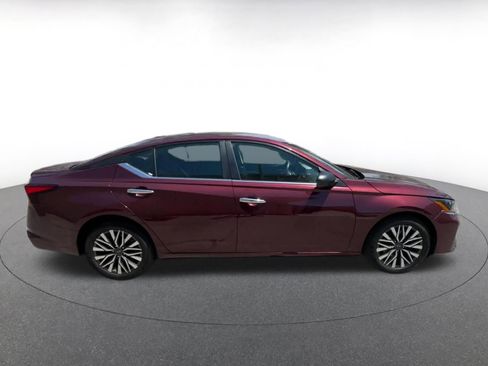 Used 2025 Nissan Altima 2.5 SV FWD image 16