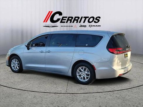 Certified 2023 Chrysler Pacifica Touring-L FWD image 2