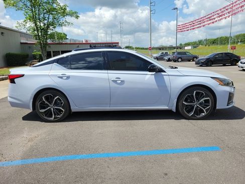 Used 2023 Nissan Altima 2.5 SR w/ SR Premium Package image 23