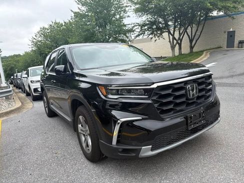 Used 2025 Honda Pilot EX-L image 3