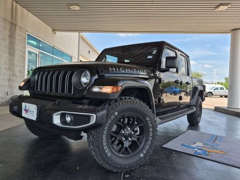 Used 2025 Jeep Gladiator Sport AWD/4WD image 1
