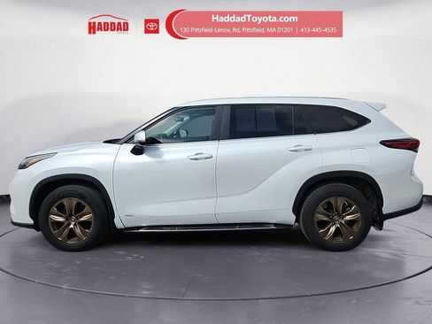 Used 2023 Toyota Highlander Bronze Edition AWD/4WD image 2