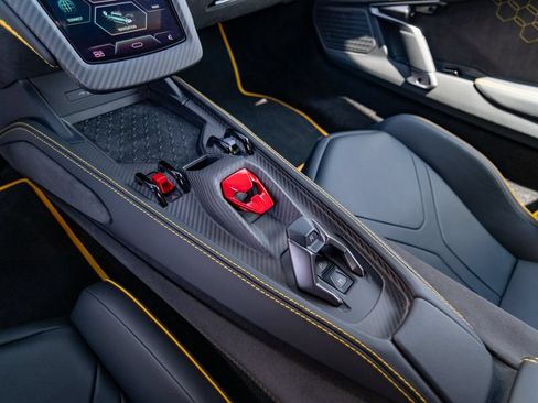 Used 2025 Lamborghini Revuelto AWD/4WD image 16