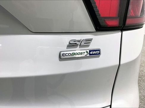 Used 2018 Ford Escape SE image 25