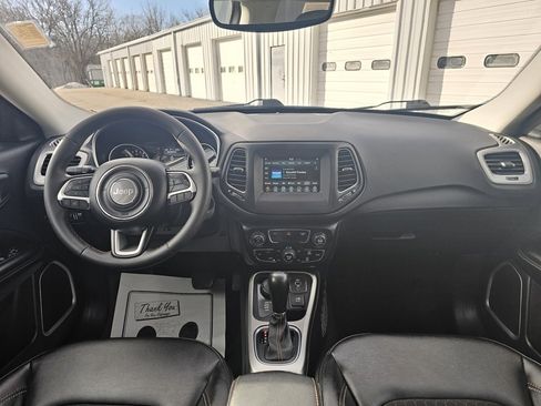 Used 2021 Jeep Compass Latitude image 12