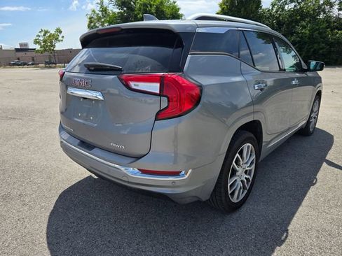 Used 2023 GMC Terrain Denali w/ Denali Premium Package AWD/4WD image 4