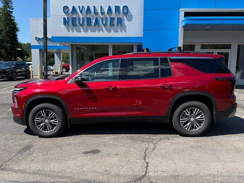 Used 2026 Chevrolet Traverse LT w/ LPO, Floor Liner Package AWD/4WD image 8