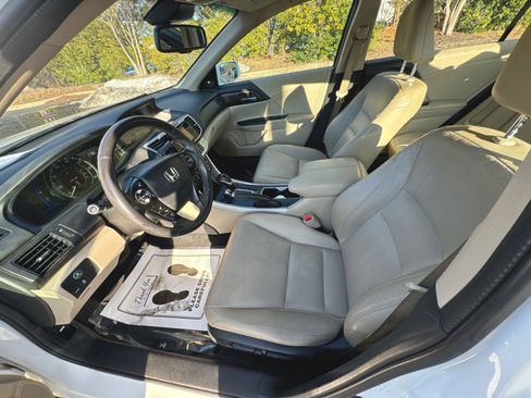 Used 2014 Honda Accord Touring image 10