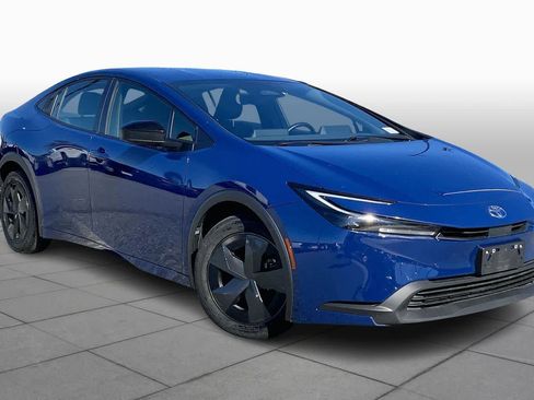 Used 2023 Toyota Prius LE image 2