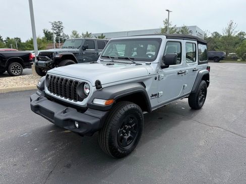 Used 2024 Jeep Wrangler Unlimited Sport AWD/4WD image 7
