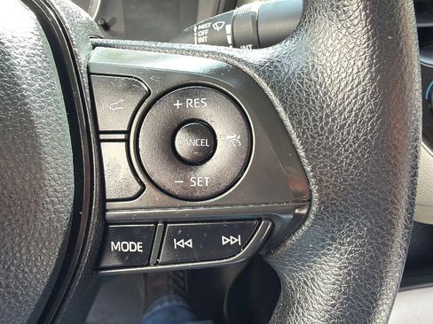 Used 2021 Toyota Corolla LE FWD image 11