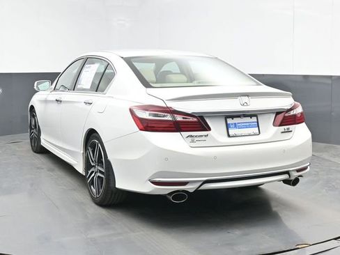 Used 2017 Honda Accord Touring image 7
