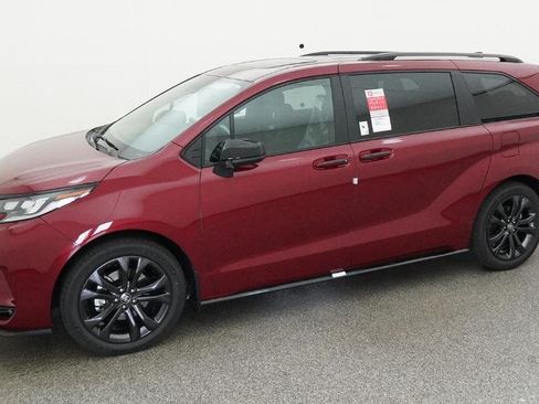 New 2026 Toyota Sienna XSE FWD image 15