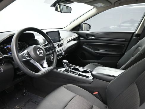Used 2024 Nissan Altima 2.5 SV image 8