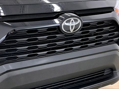 Used 2019 Toyota RAV4 XLE Premium image 30