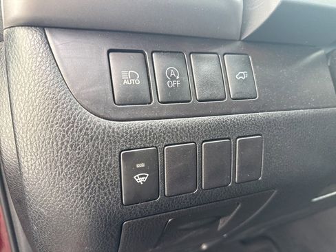 Used 2019 Toyota Highlander XLE image 12