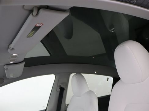 Used 2024 Tesla Model Y Long Range AWD/4WD image 38