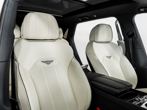 Used 2023 Bentley Bentayga Extended Wheelbase image 32