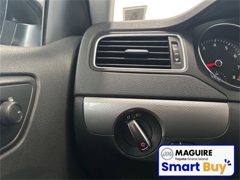 Used 2018 Volkswagen Jetta SE image 15