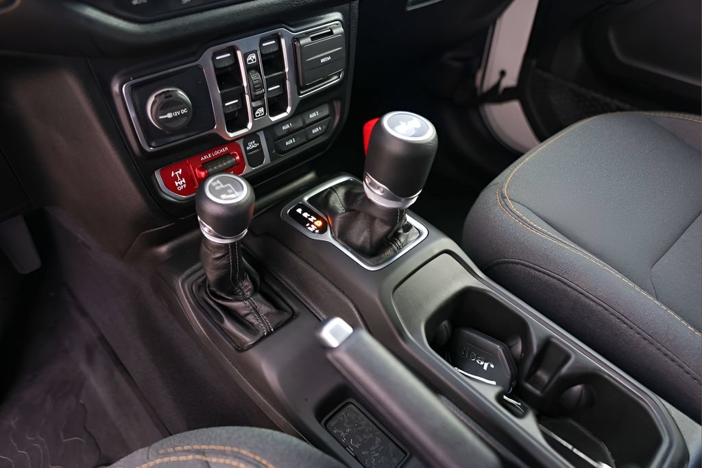 Used 2025 Jeep Wrangler Unlimited Sport AWD/4WD image 20
