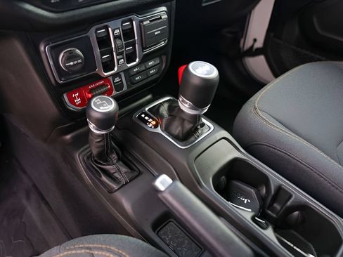 Used 2025 Jeep Wrangler Unlimited Sport AWD/4WD image 20