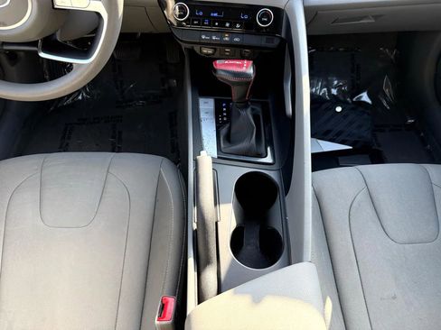 Used 2022 Hyundai Elantra SEL w/ Winter Weather Package FWD image 18