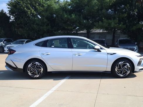 Used 2026 Hyundai Sonata SEL FWD image 4