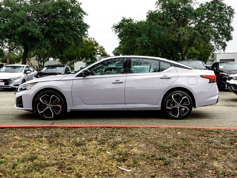 Used 2025 Nissan Altima 2.5 SR image 8