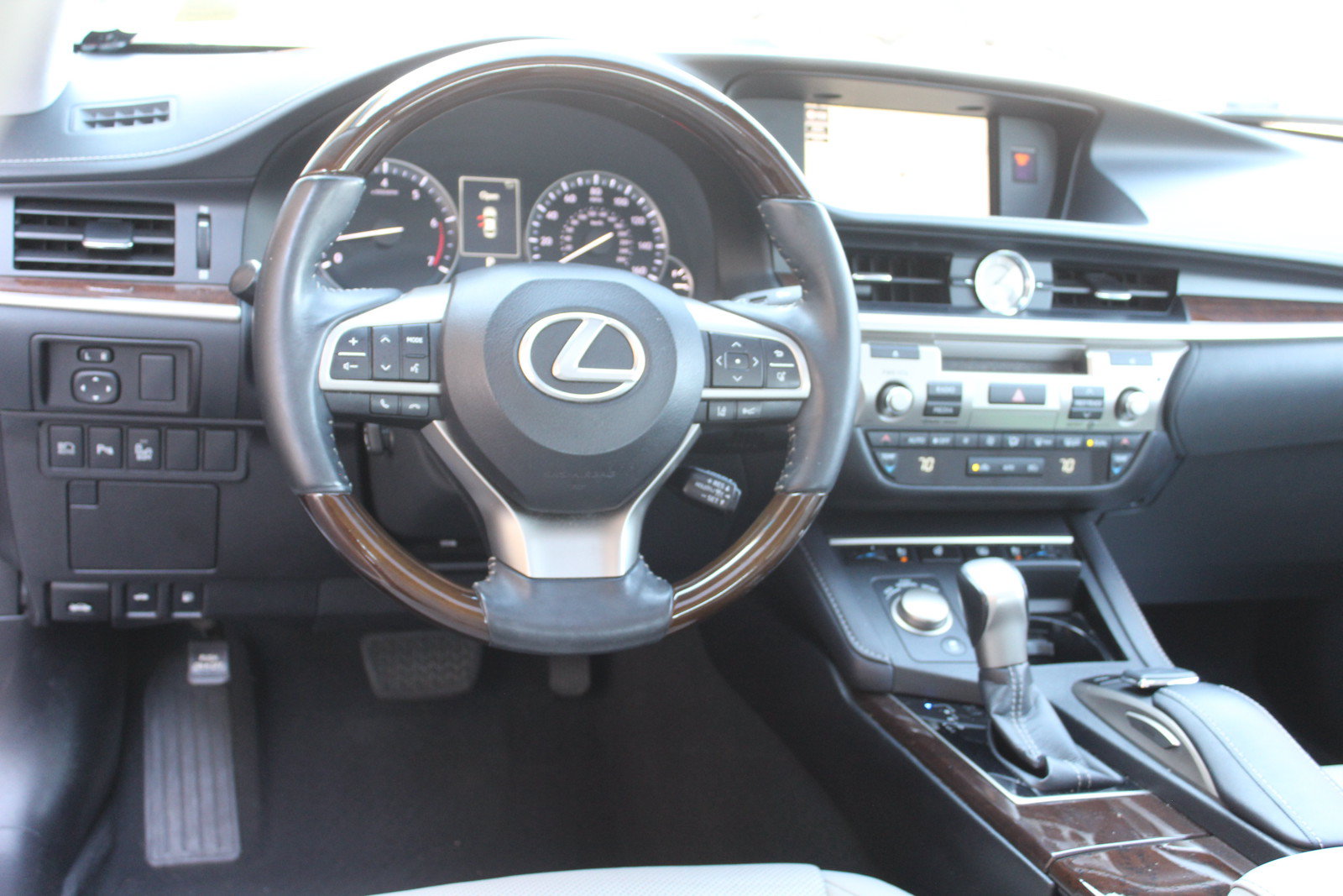 Used 2017 Lexus ES 350 w/ Luxury Package FWD image 18