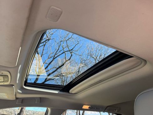 Used 2021 Toyota Sienna Limited image 33