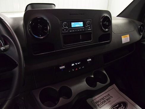 Used 2025 Mercedes-Benz Sprinter 2500 image 19