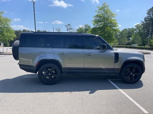 Used 2023 Land Rover Defender 130 X-Dynamic SE image 6