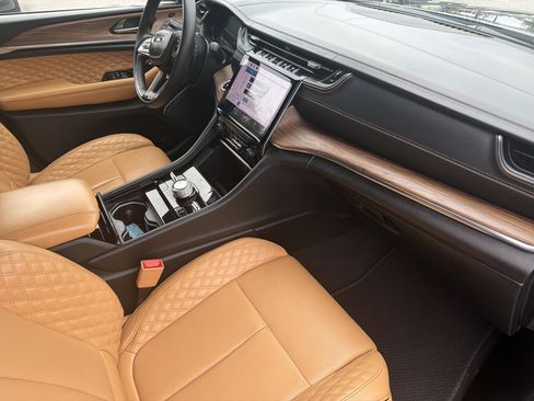 Used 2024 Jeep Grand Cherokee L Summit w/ Rear Seat Video Group I AWD/4WD image 19