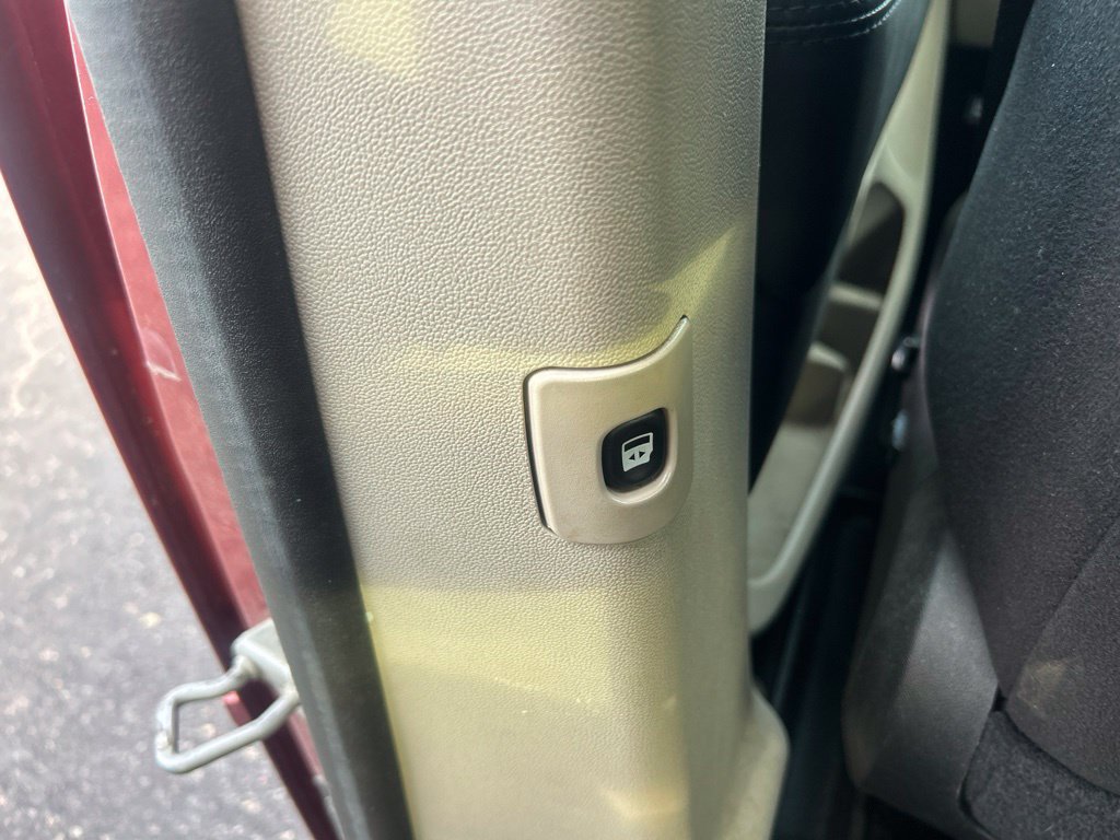Used 2014 Dodge Grand Caravan SXT w/ Security Group FWD image 9