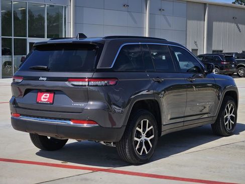Used 2025 Jeep Grand Cherokee Limited RWD image 8