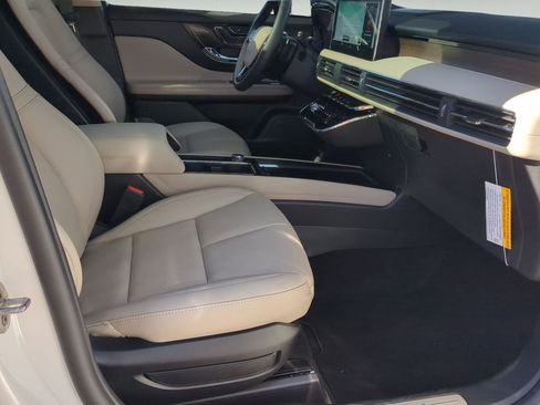 New 2026 Lincoln Corsair Reserve w/ Jet Appearance Package FWD image 24