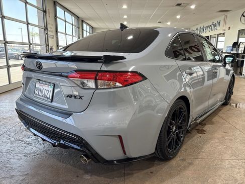 Used 2021 Toyota Corolla SE w/ Carpet Mat Package (TMS) FWD image 2