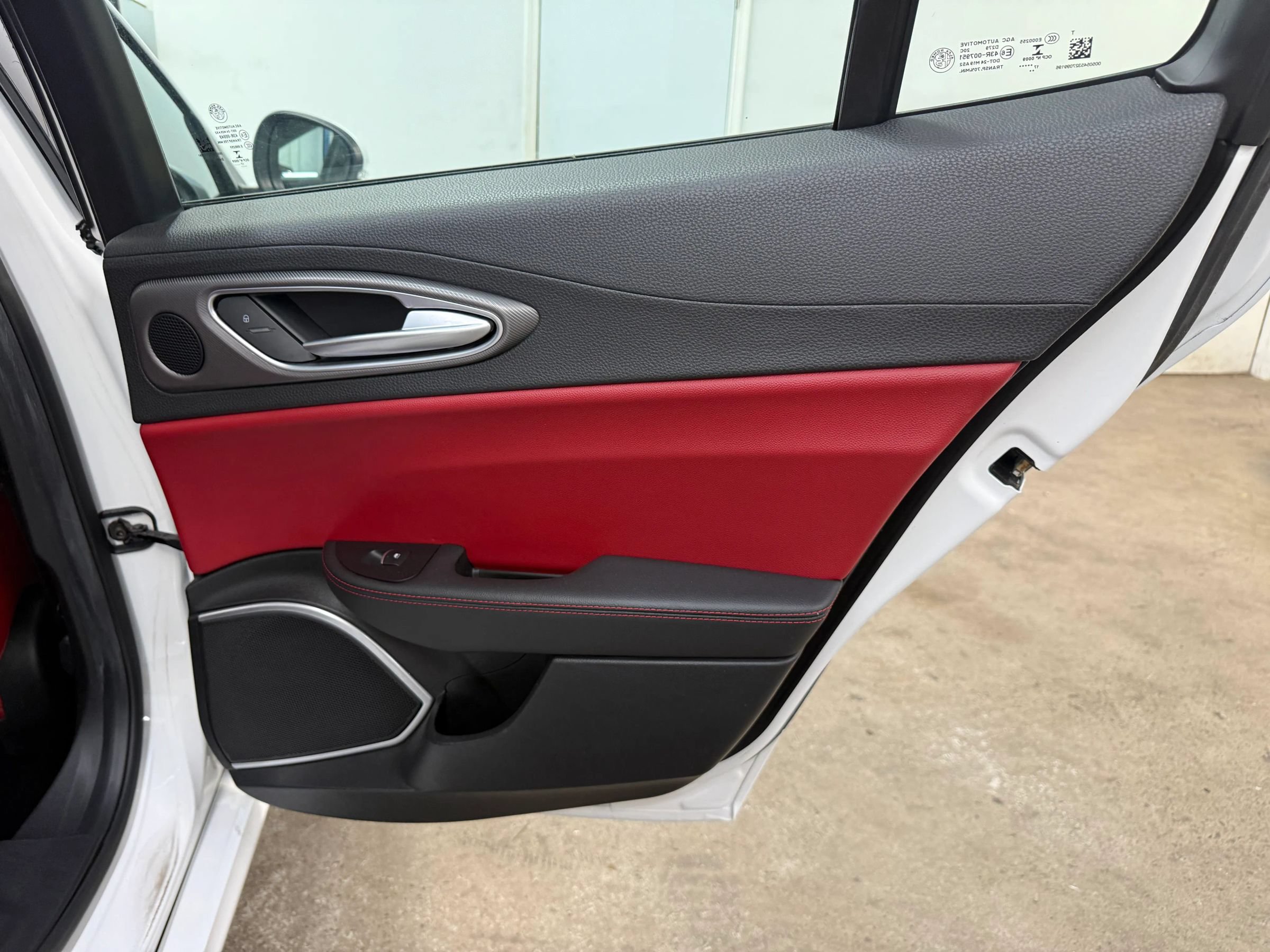 Used 2018 Alfa Romeo Giulia Ti Sport w/ Quick Order Package 22U Sport RWD image 22