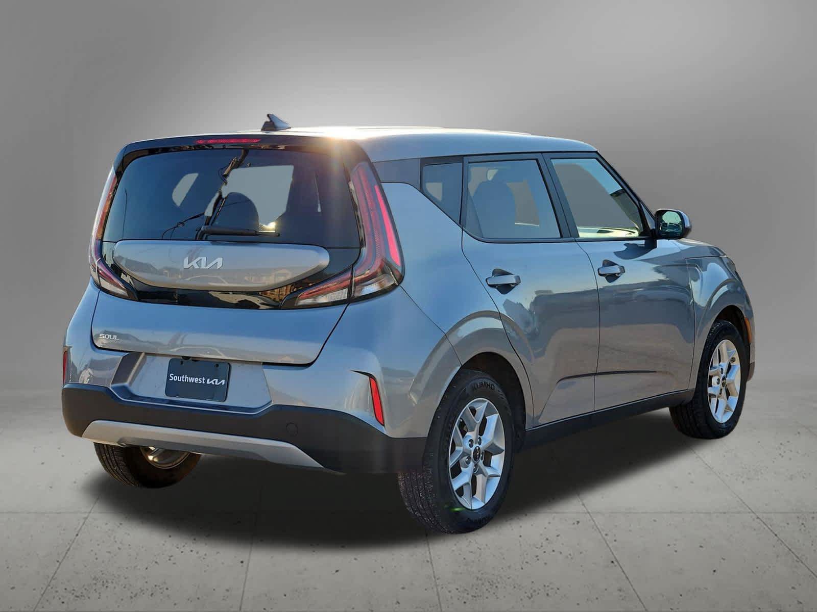 Used 2024 Kia Soul LX w/ Option Group 015 FWD image 6