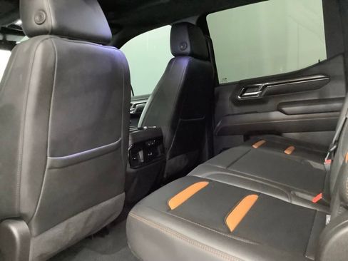 Used 2024 GMC Sierra 1500 AT4 w/ Technology Package AWD/4WD image 6
