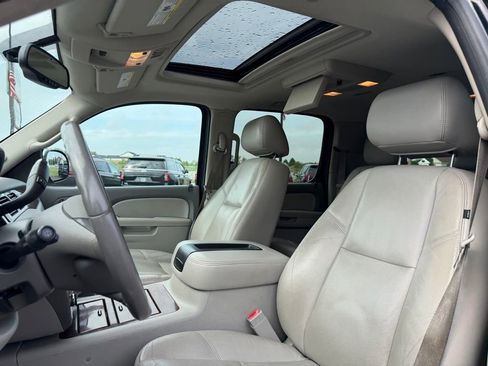 Used 2011 Chevrolet Suburban LTZ AWD/4WD image 23