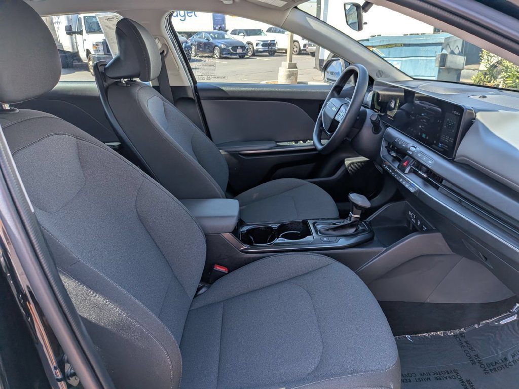 Used 2025 Kia K4 FWD image 30