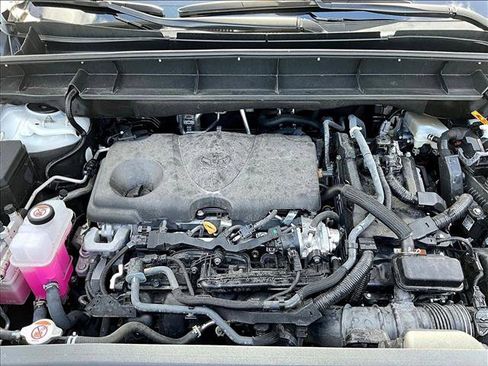 Used 2024 Toyota Highlander XLE FWD image 11